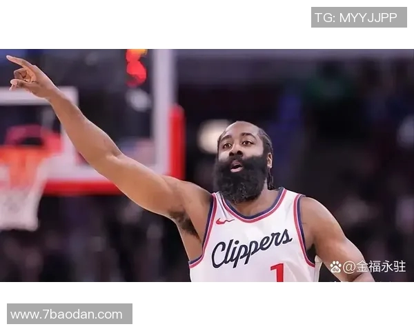 哈登上半场表现抢眼第二节独取14分助球队逆转局势