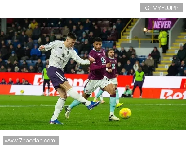 姆伯莫赞舍什科传球精彩海文与B费默契配合助力进球